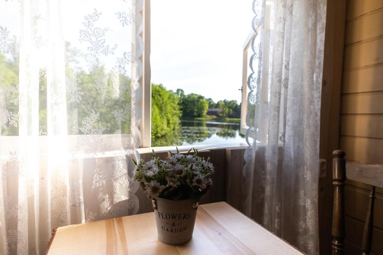 Laivu Maja Ezerkrasti Botel